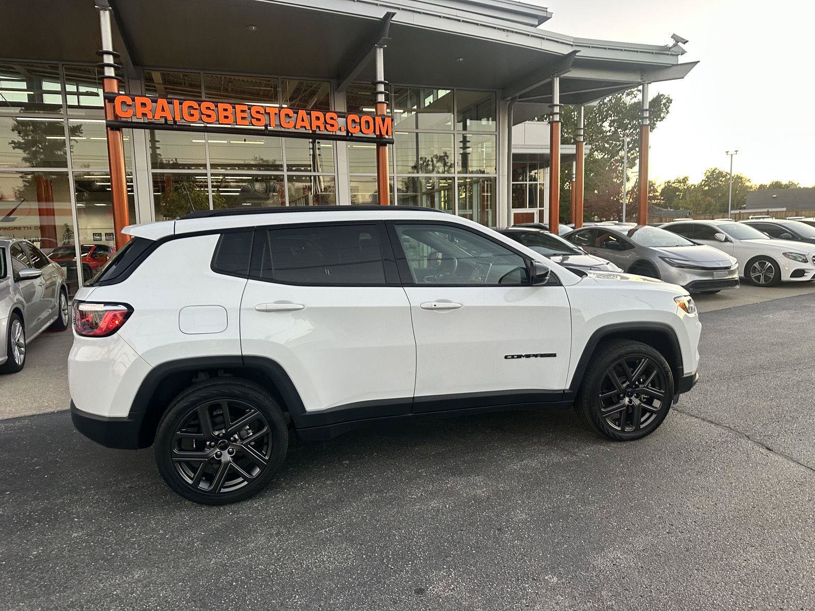 Used 2026 Jeep Compass Latitude AWD/4WD image 2