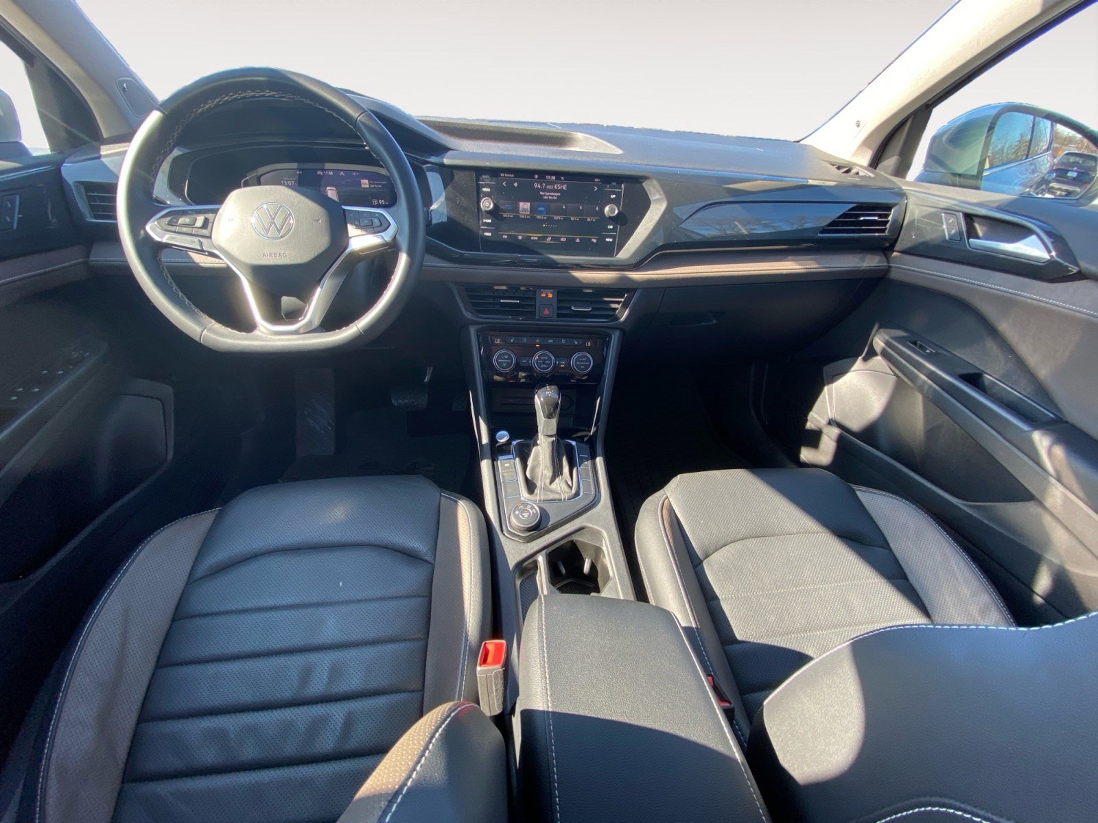 Used 2022 Volkswagen Taos SEL w/ Panoramic Sunroof Package image 18