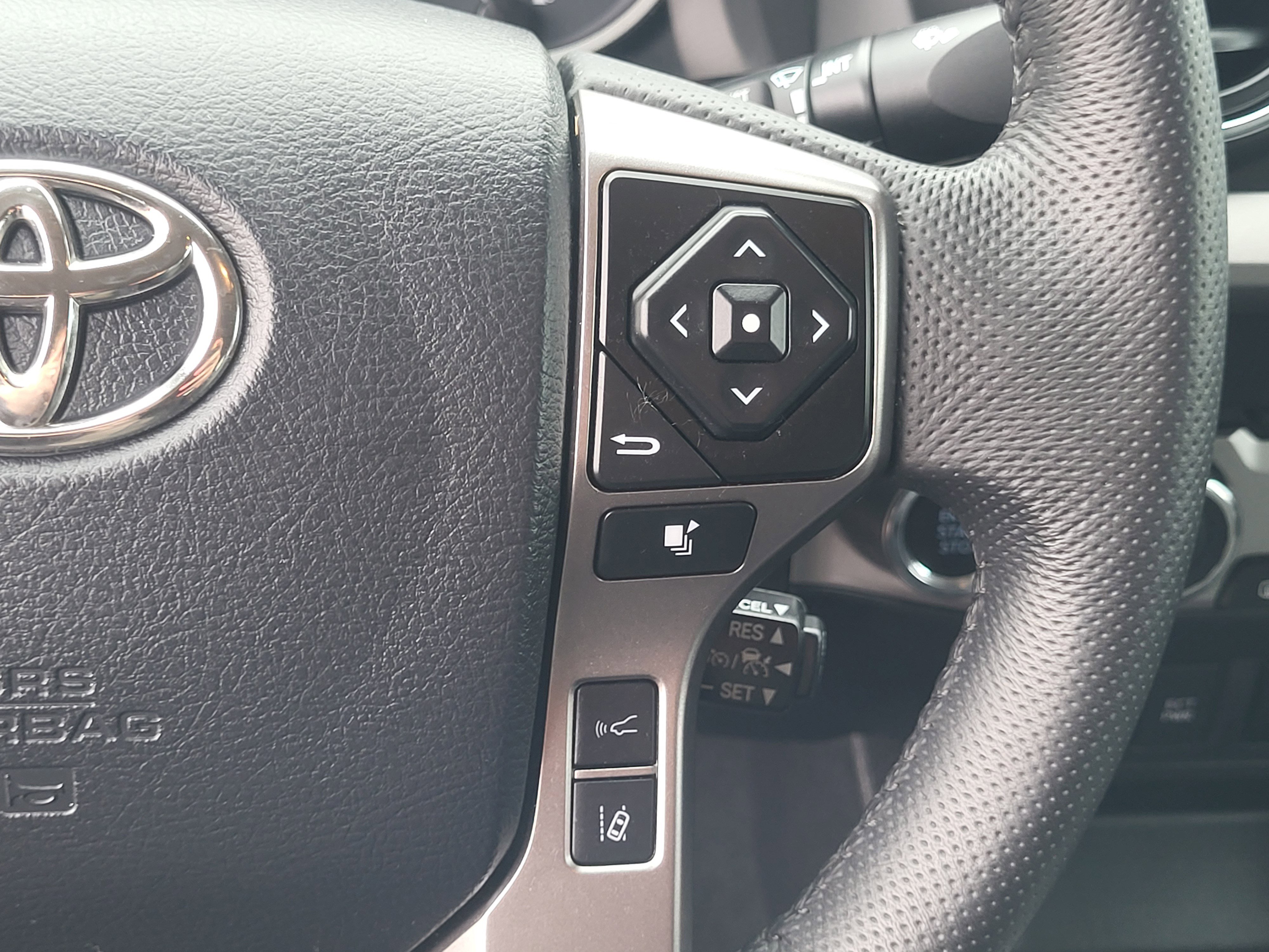 Certified 2023 Toyota Tacoma SR5 AWD/4WD image 15
