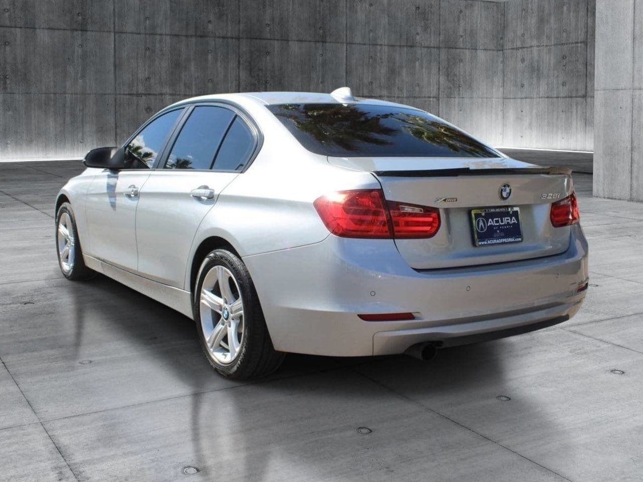 Used 2015 BMW 328i xDrive Sedan AWD/4WD image 4