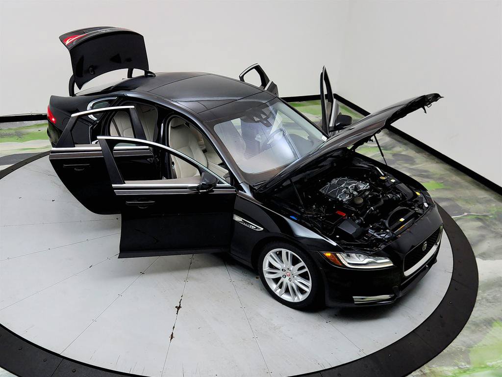 Used 2016 Jaguar XF Prestige RWD image 37