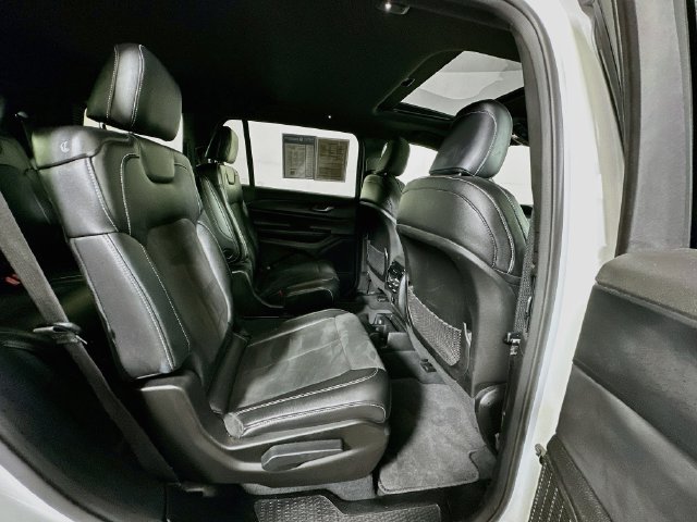 Used 2024 Jeep Grand Cherokee L Altitude AWD/4WD image 29