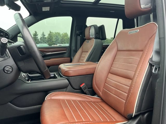 Used 2024 GMC Yukon Denali Ultimate AWD/4WD image 10