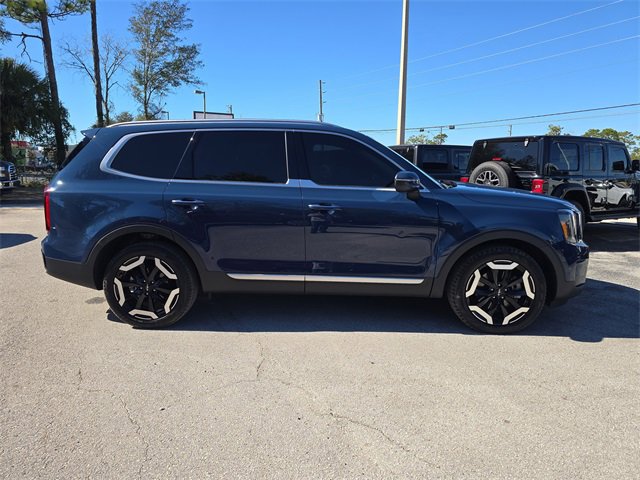 Used 2024 Kia Telluride S w/ S Sunroof Package image 3