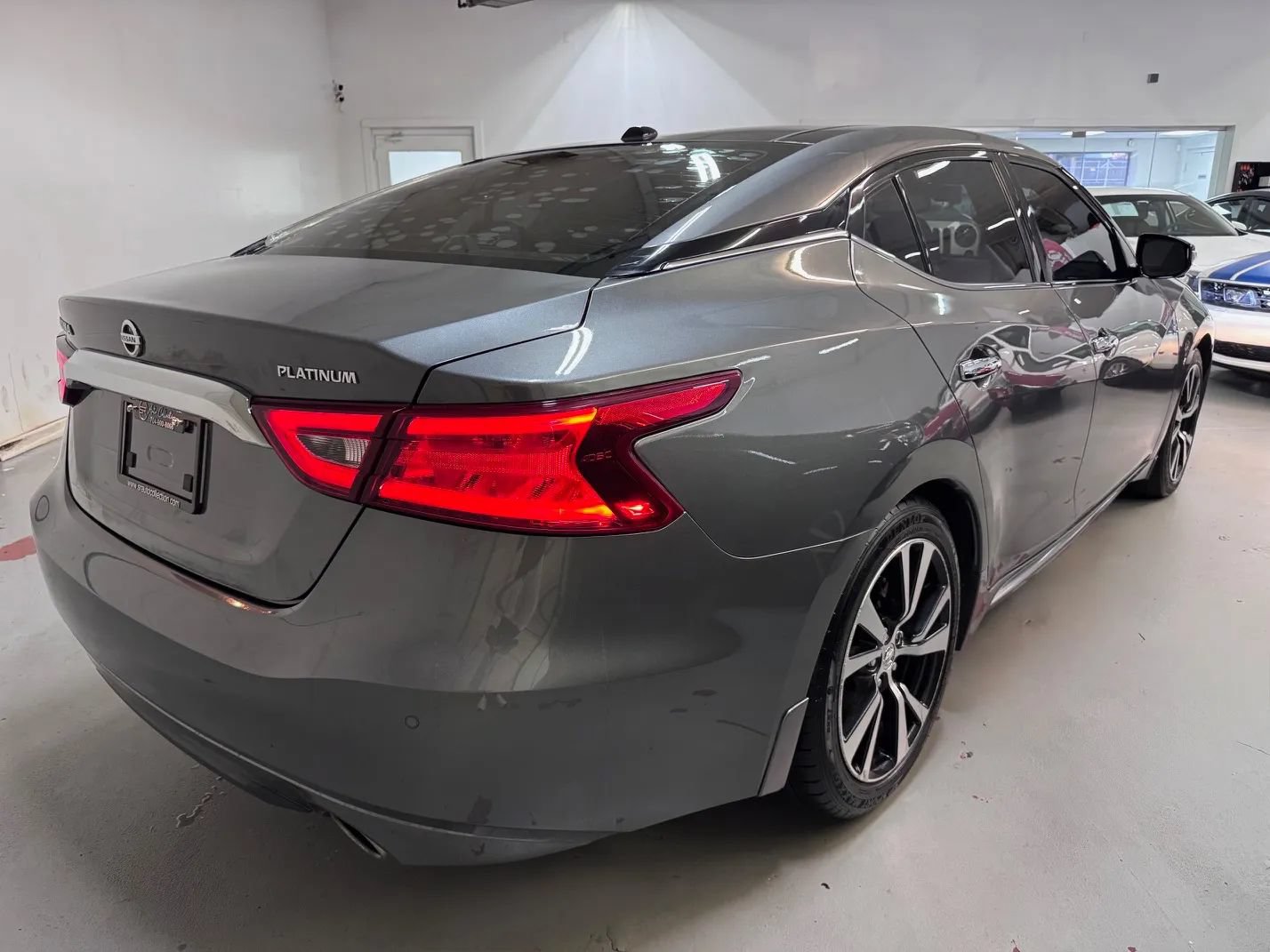 Used 2017 Nissan Maxima SR FWD image 3