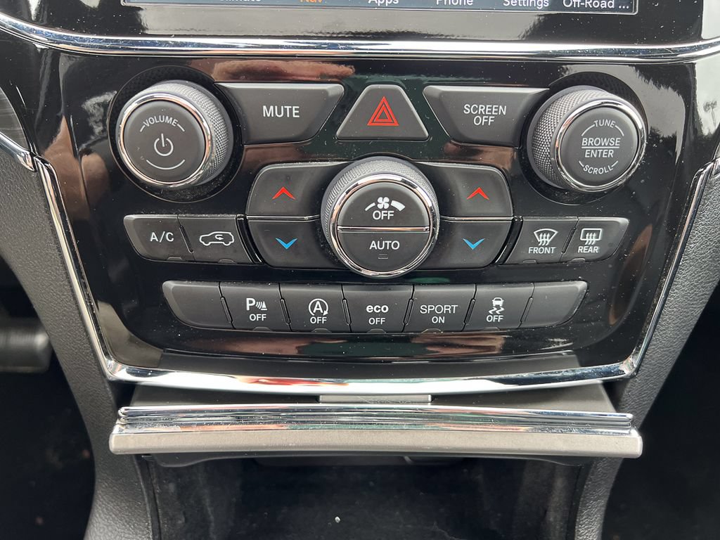 Used 2021 Jeep Grand Cherokee Limited AWD/4WD image 24