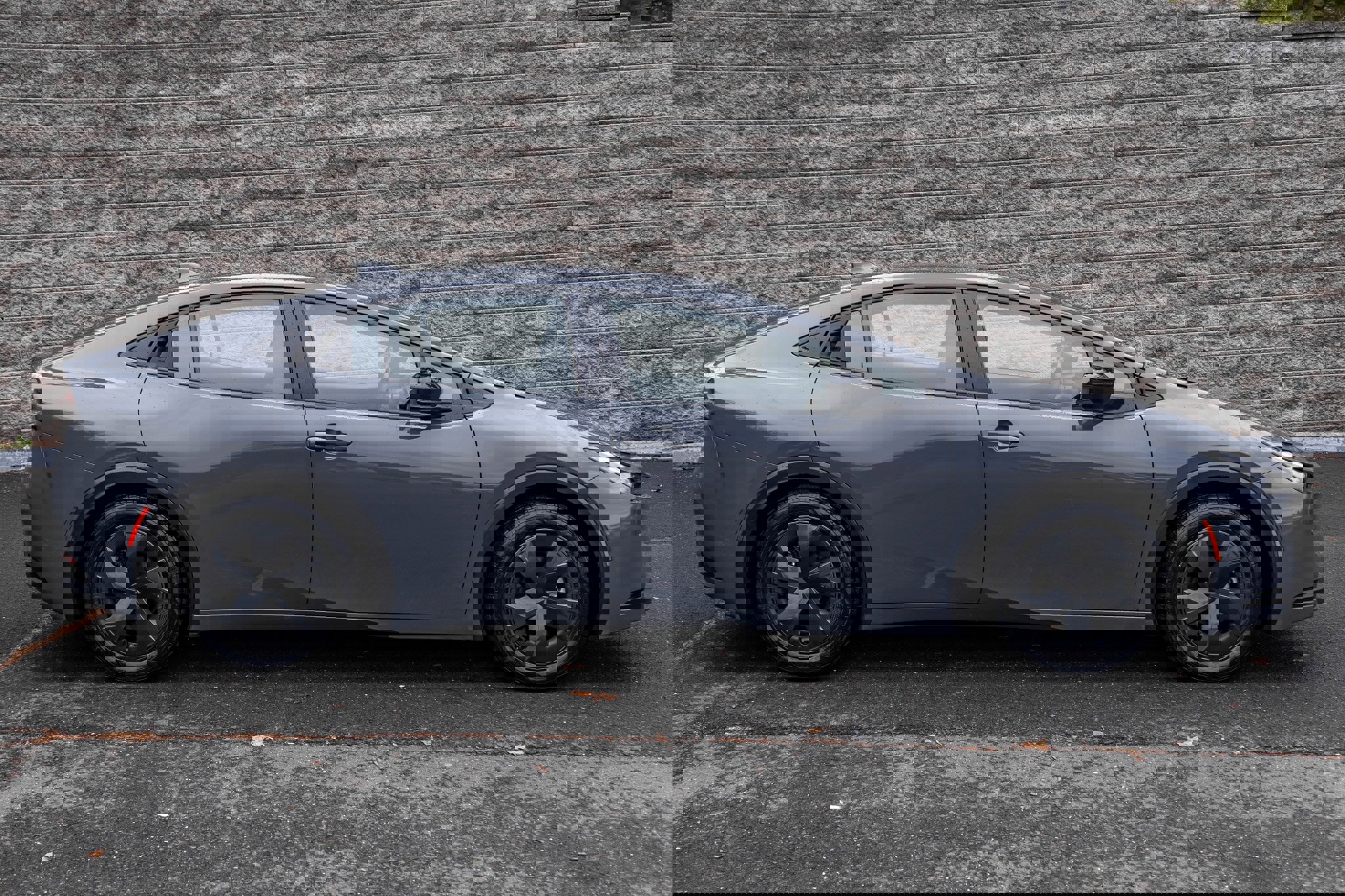 Used 2025 Toyota Prius LE image 4