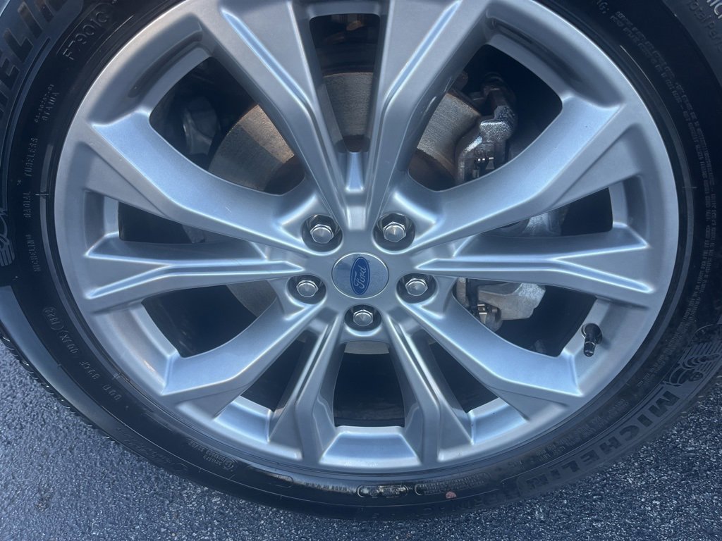 Used 2022 Ford Explorer XLT w/ Equipment Group 202A image 9