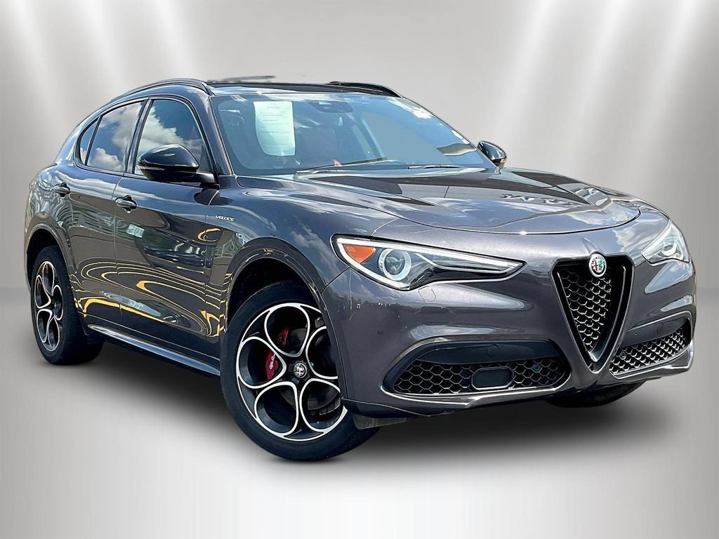 Used 2022 Alfa Romeo Stelvio Veloce AWD/4WD image 3