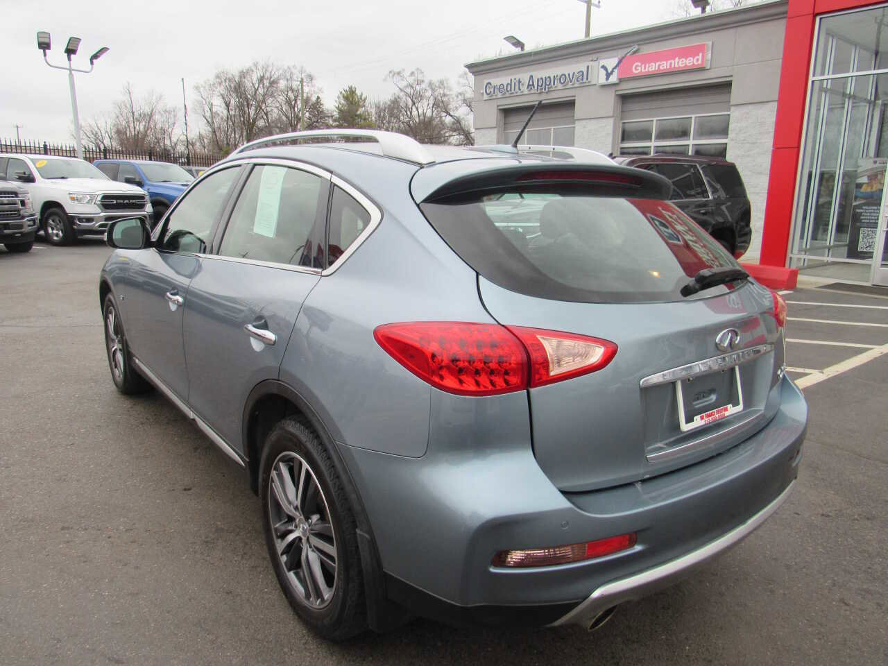 Used 2017 INFINITI QX50 Base AWD 4dr Crossover image 7