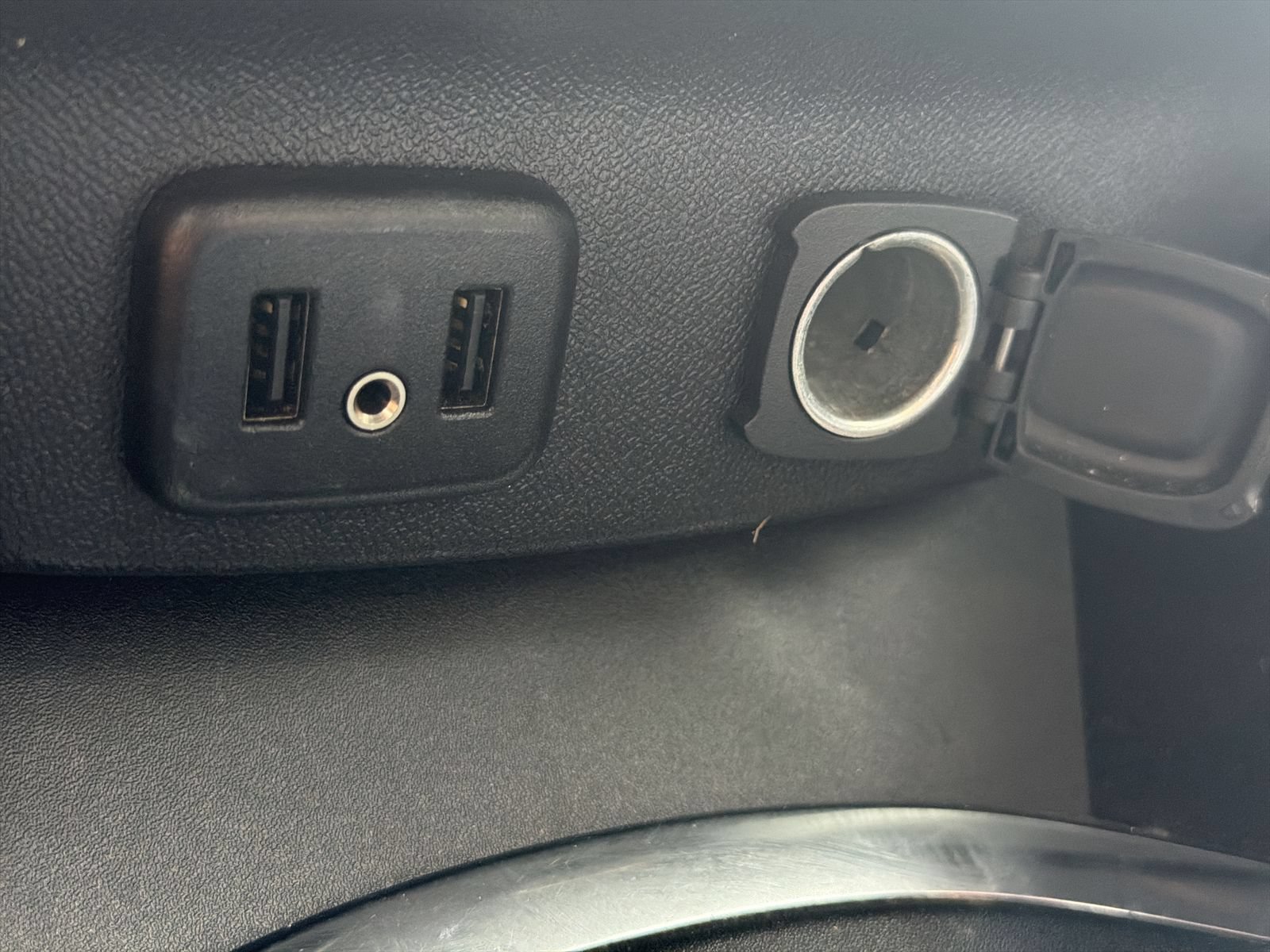 Used 2018 Chevrolet Malibu LT w/ Leather Package FWD image 32