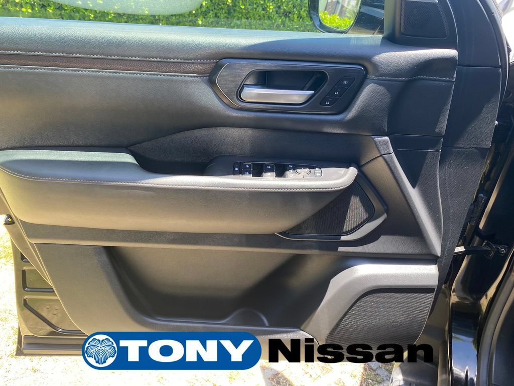 Used 2025 Nissan Armada SL w/ Captain's Chari Seat Package RWD image 13