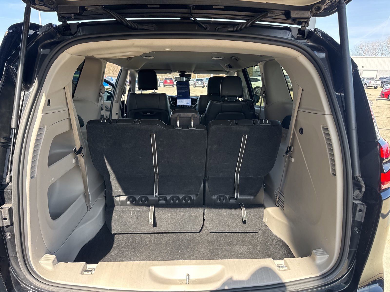 Used 2024 Chrysler Pacifica Touring-L FWD image 36