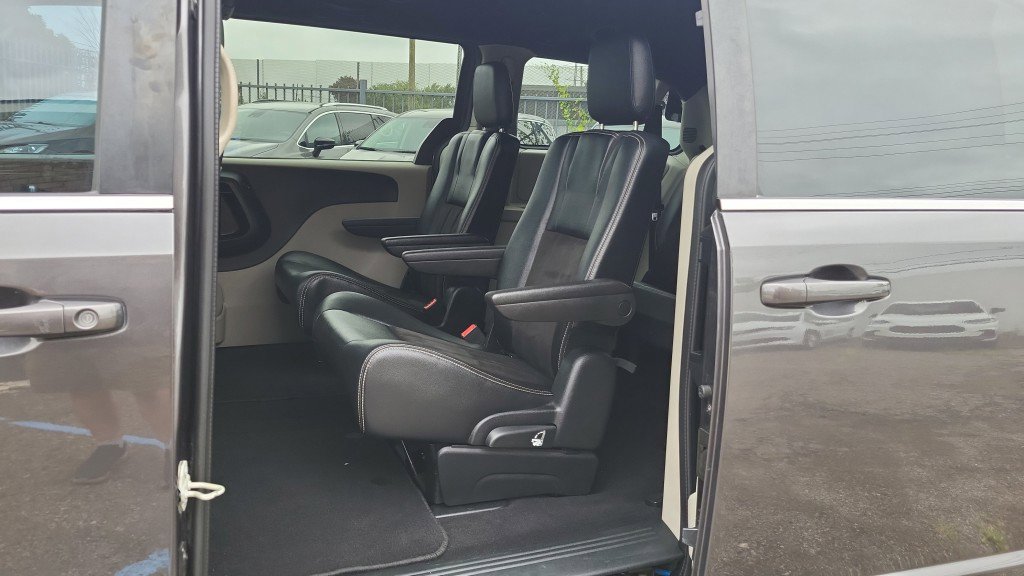 Used 2019 Dodge Grand Caravan SXT image 27