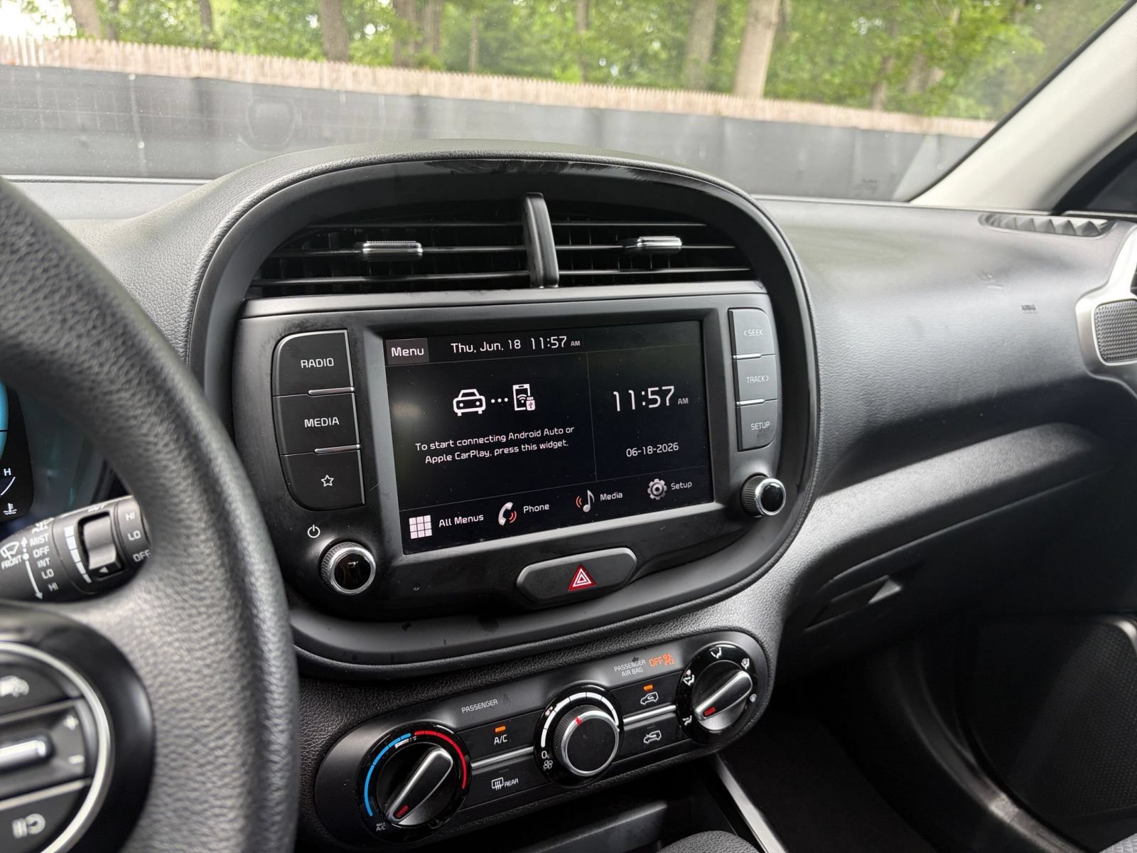 Used 2025 Kia Soul LX w/ LX Technology Package FWD image 20