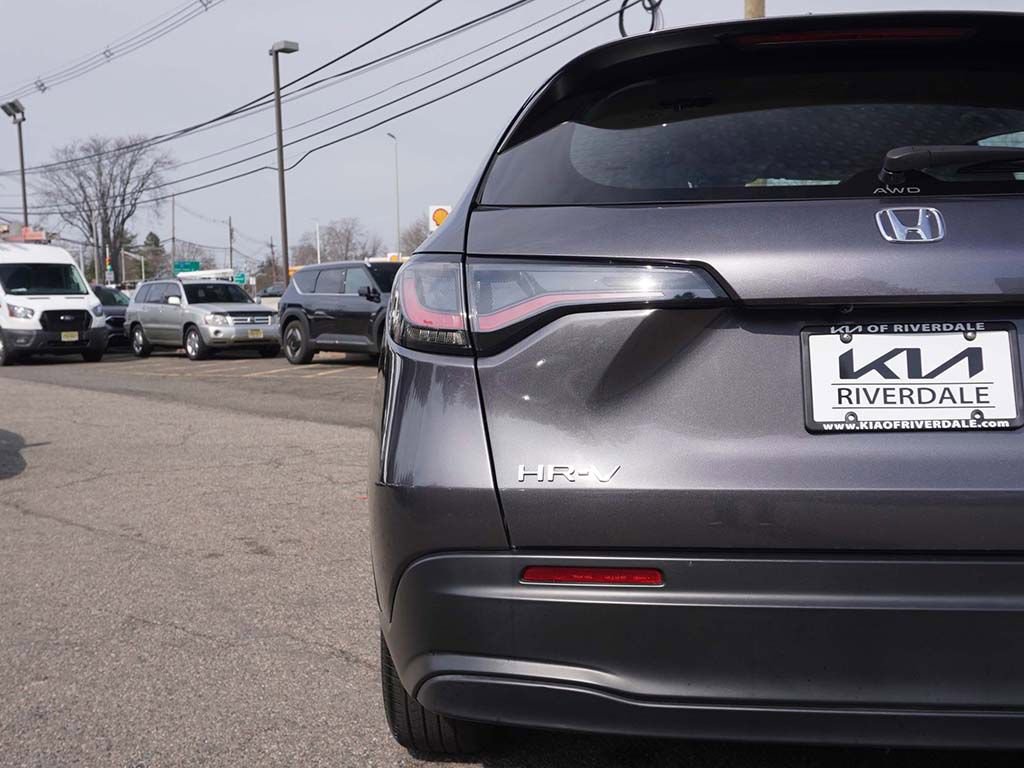 Used 2023 Honda HR-V LX image 11