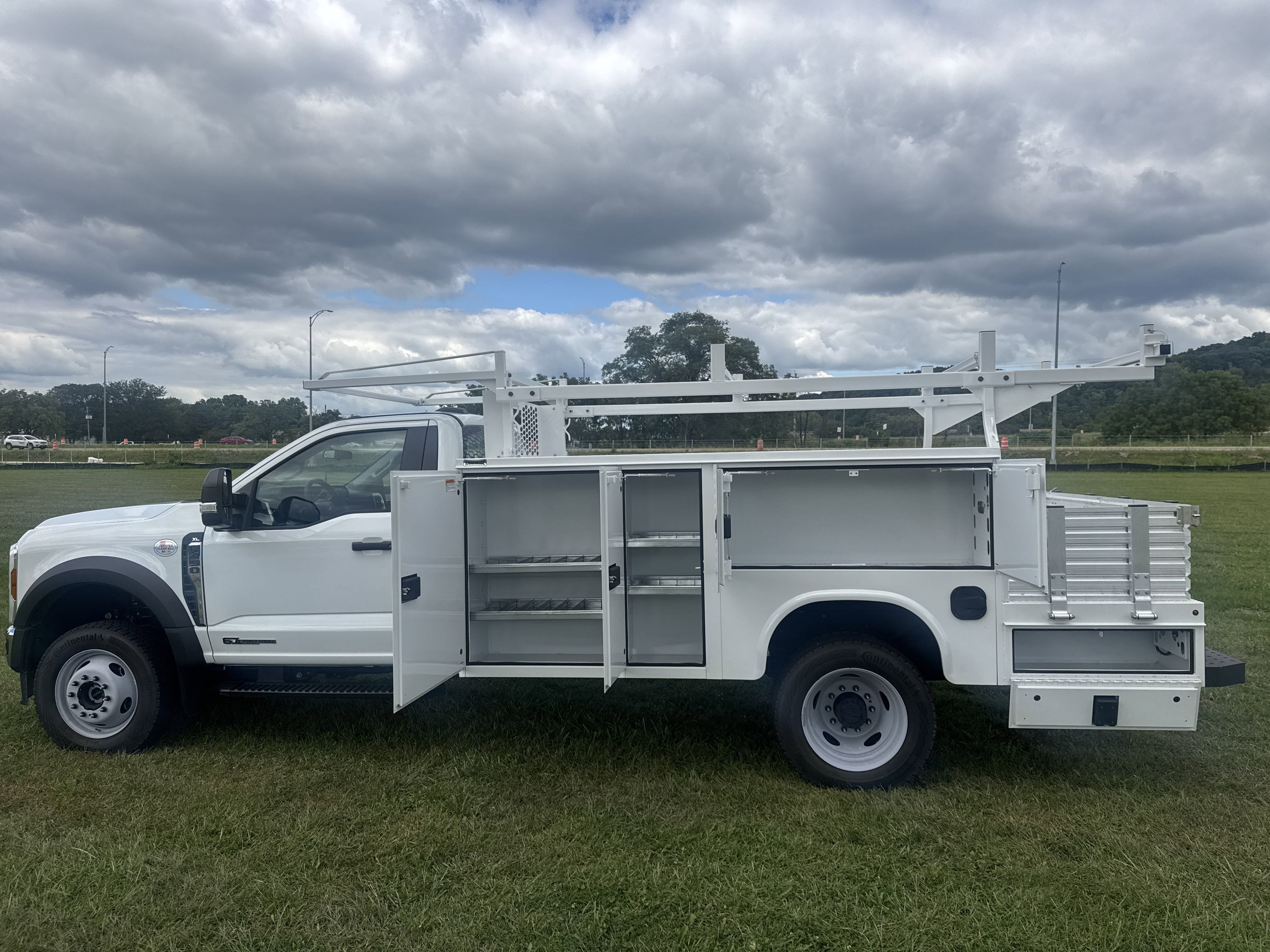 New 2025 Ford F450 XL image 2