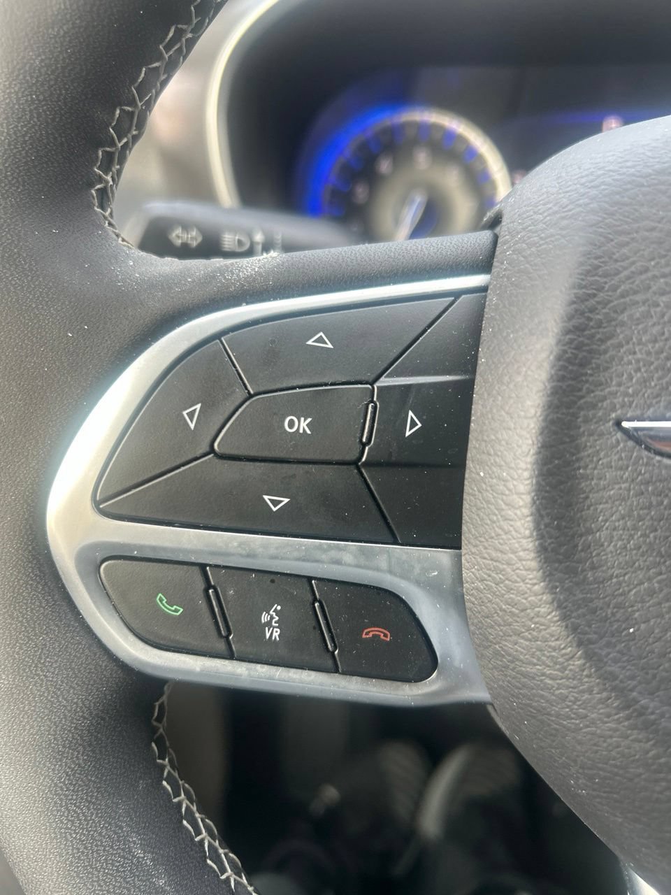 Used 2024 Chrysler Pacifica Touring-L w/ Uconnect Theater Family Group FWD image 21