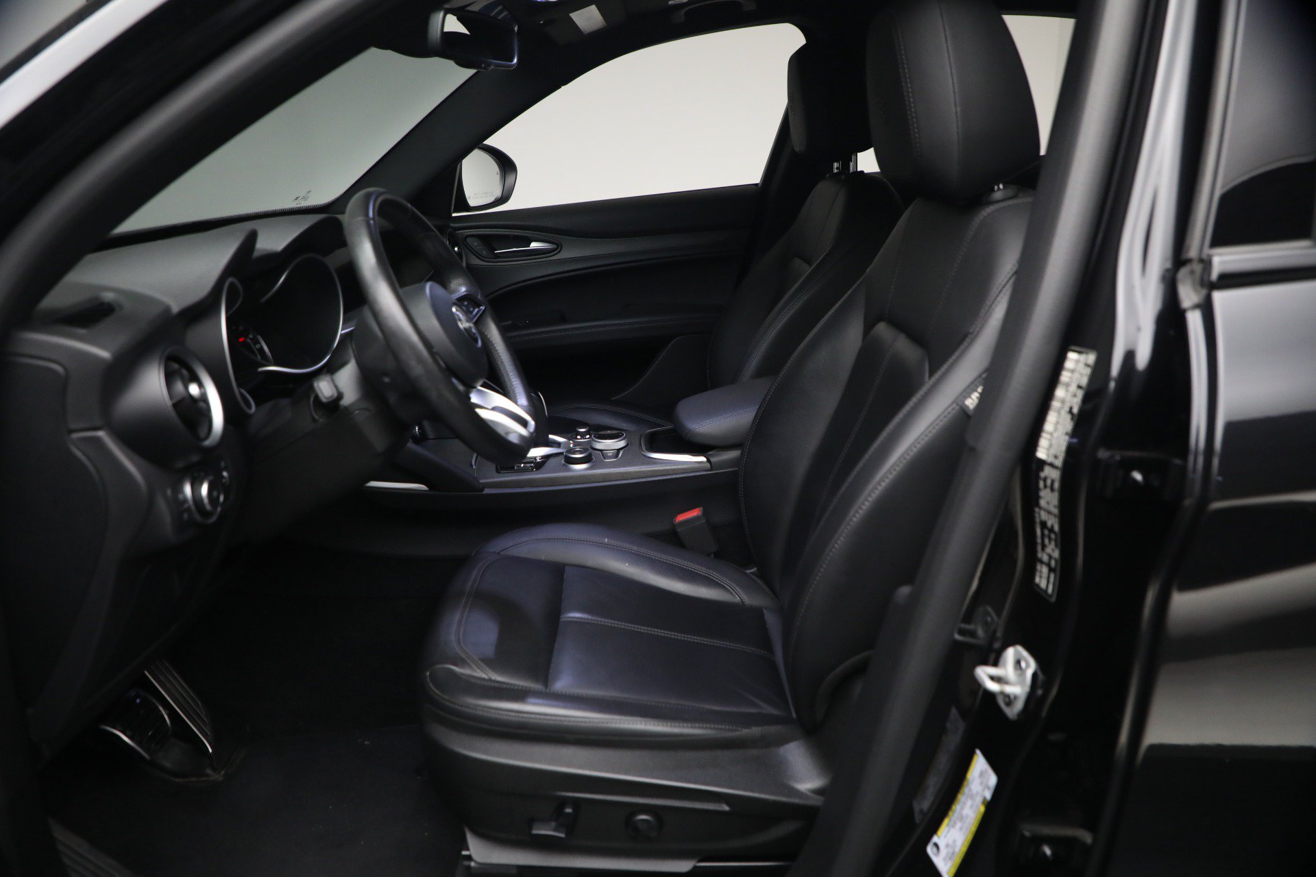 Used 2022 Alfa Romeo Stelvio Ti AWD/4WD image 14