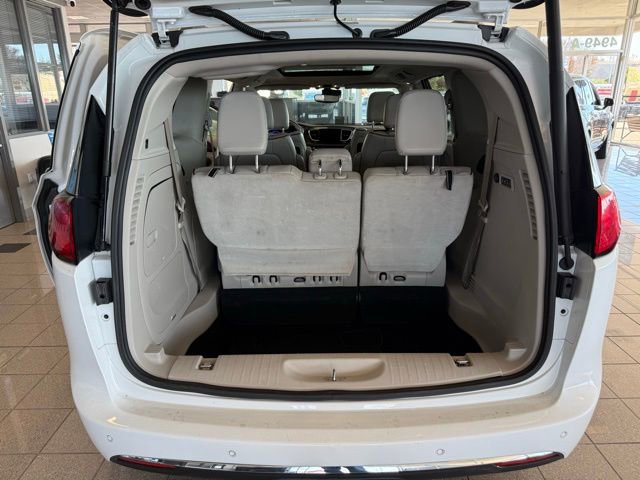 Used 2018 Chrysler Pacifica Limited w/ Tire & Wheel Group image 22