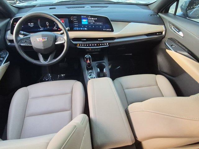 Used 2024 Cadillac XT4 Luxury w/ Cold Weather Package FWD image 17