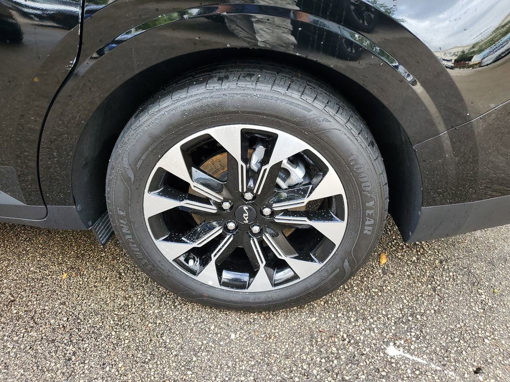 Used 2022 Kia Carnival EX FWD image 10