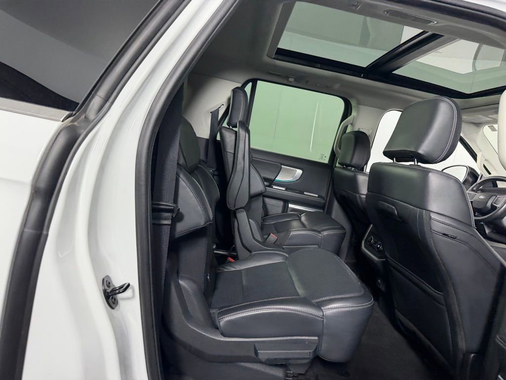 Used 2025 Ford Expedition Platinum w/ Driver's Package AWD/4WD image 27