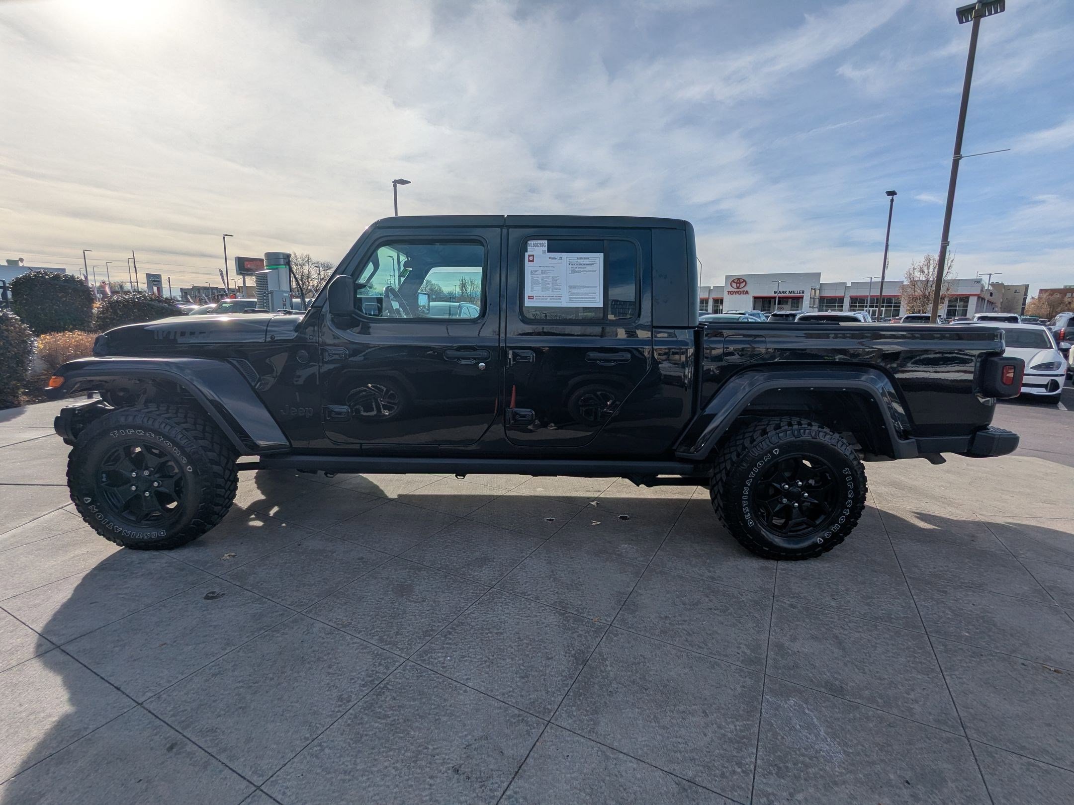 Used 2021 Jeep Gladiator Willys image 9