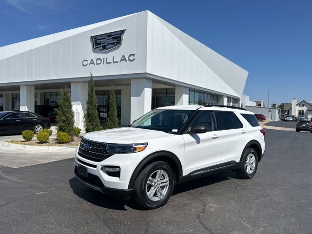 Used 2022 Ford Explorer XLT w/ Equipment Group 202A image 2