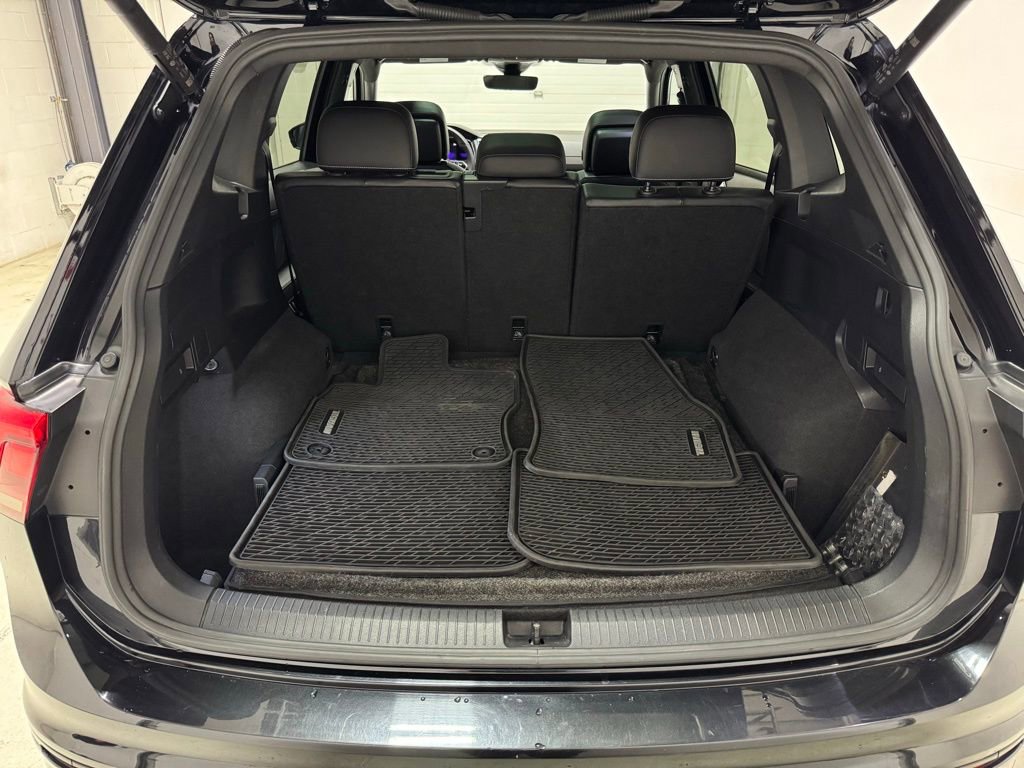 Used 2022 Volkswagen Tiguan SE R-Line image 28