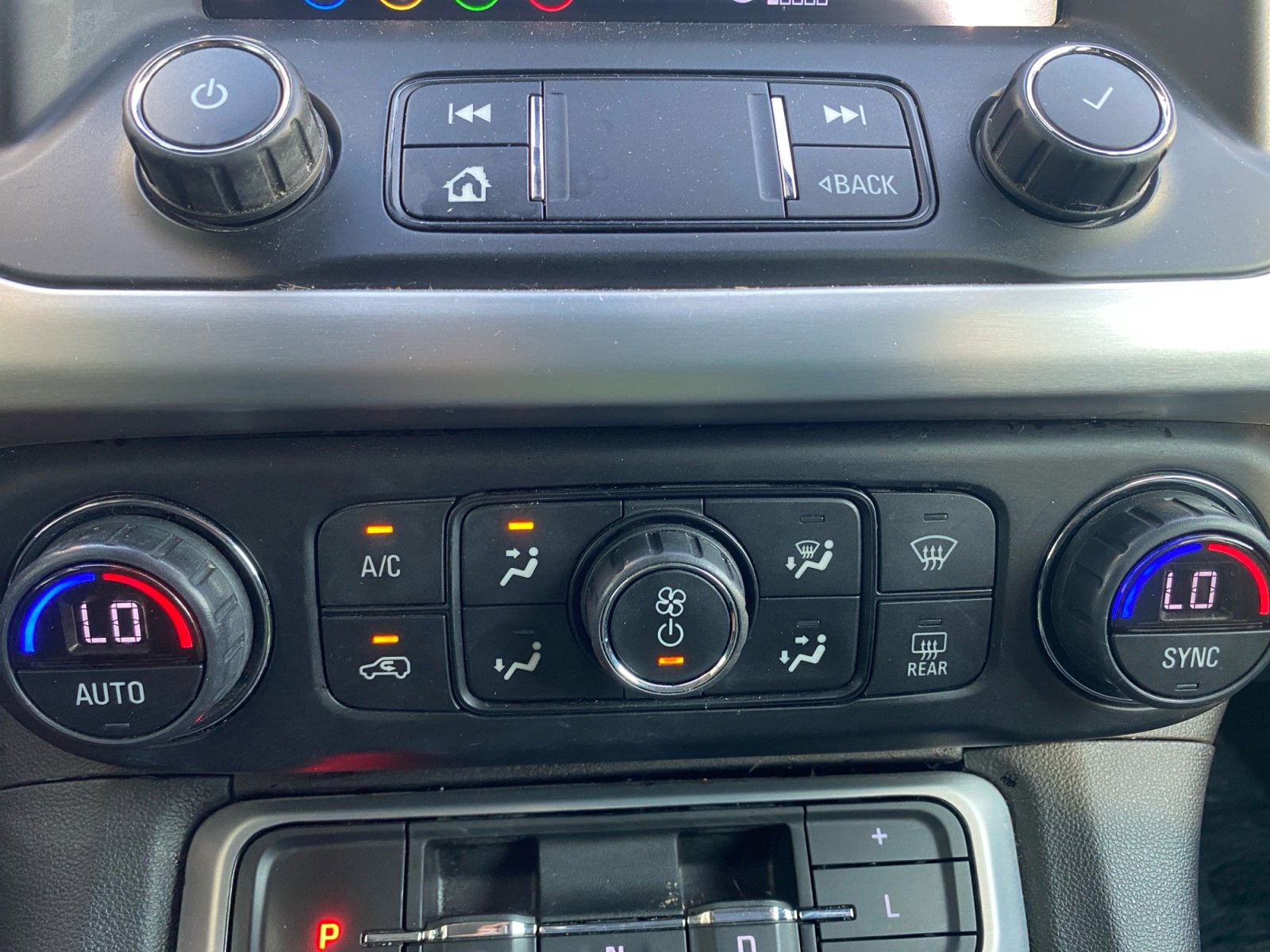 Used 2021 GMC Acadia SLE w/ Driver Convenience Package image 18