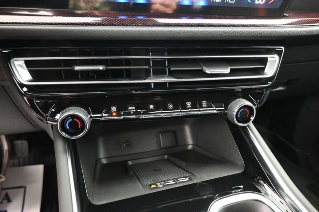 New 2027 Chevrolet Traverse RS w/ LPO, Floor Liner Package FWD image 20