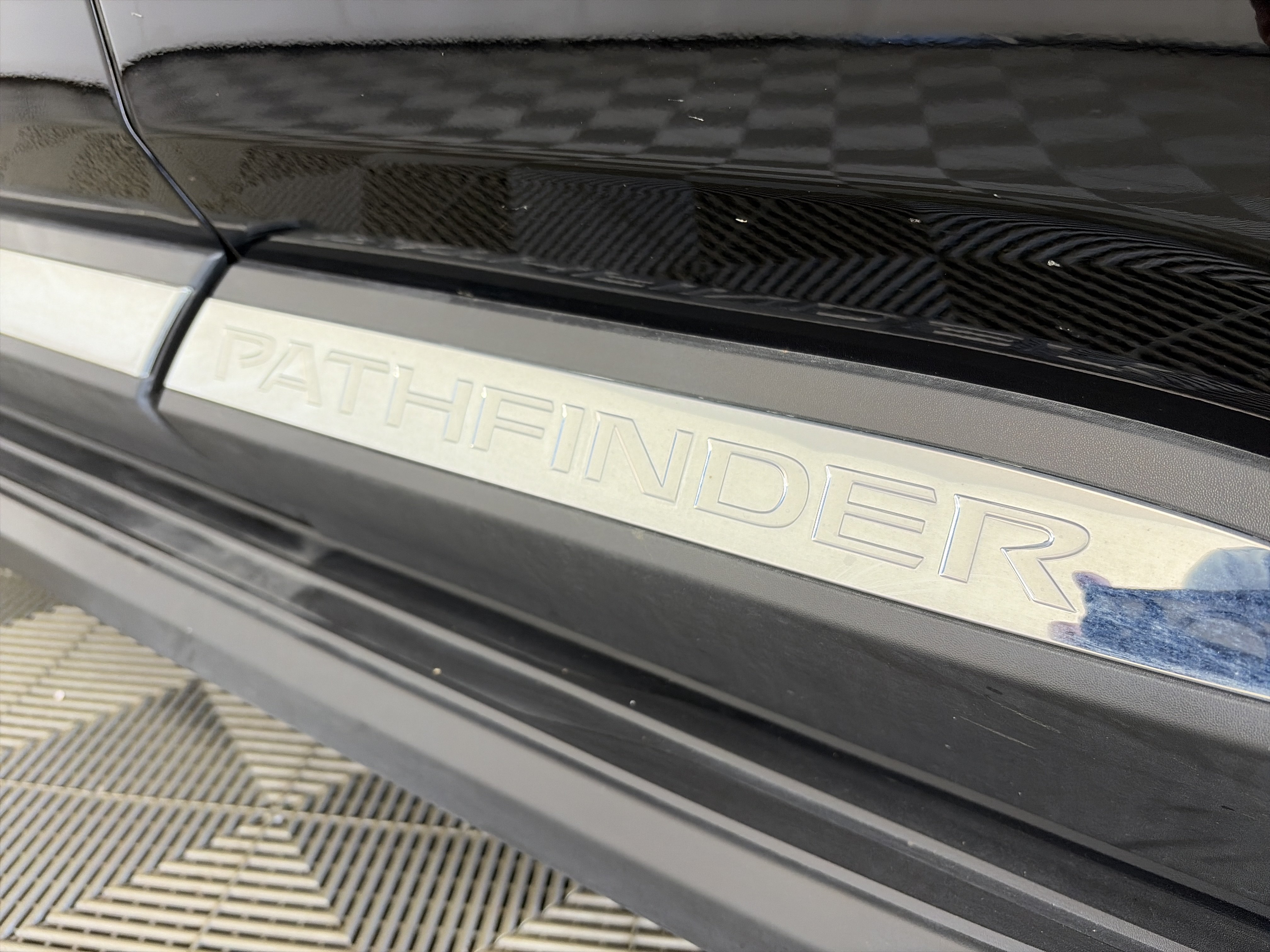 Certified 2025 Nissan Pathfinder Platinum w/ Lighting Package (N93) AWD/4WD image 20