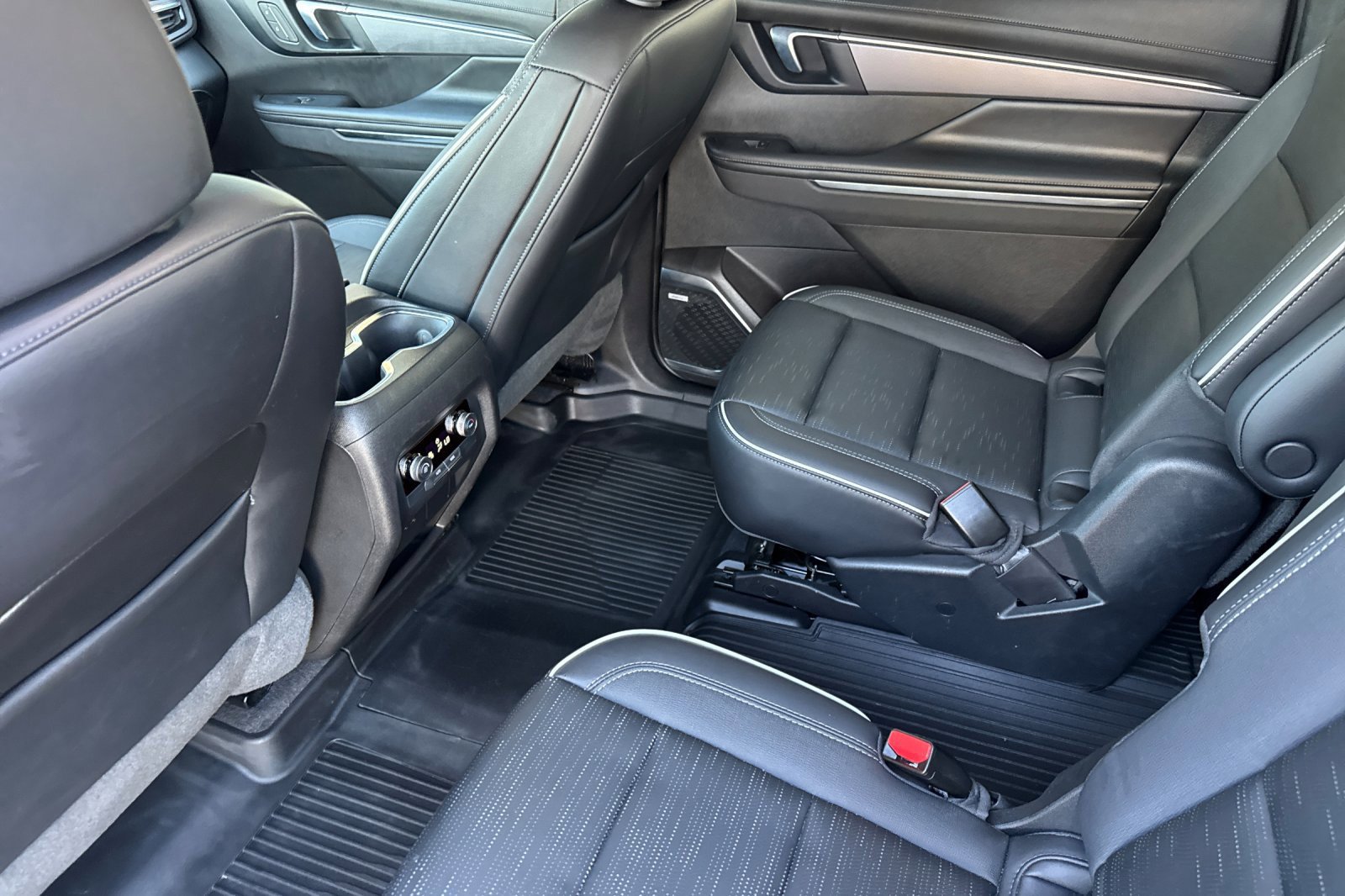 Certified 2025 Buick Enclave Sport Touring FWD image 13
