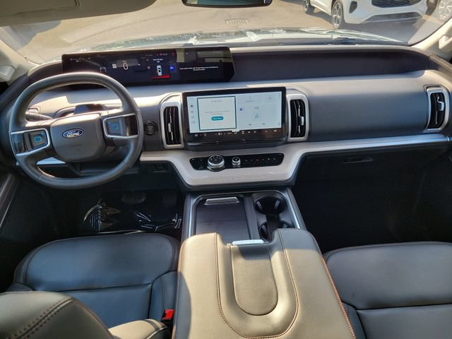 Certified 2025 Ford Expedition Active AWD/4WD image 10