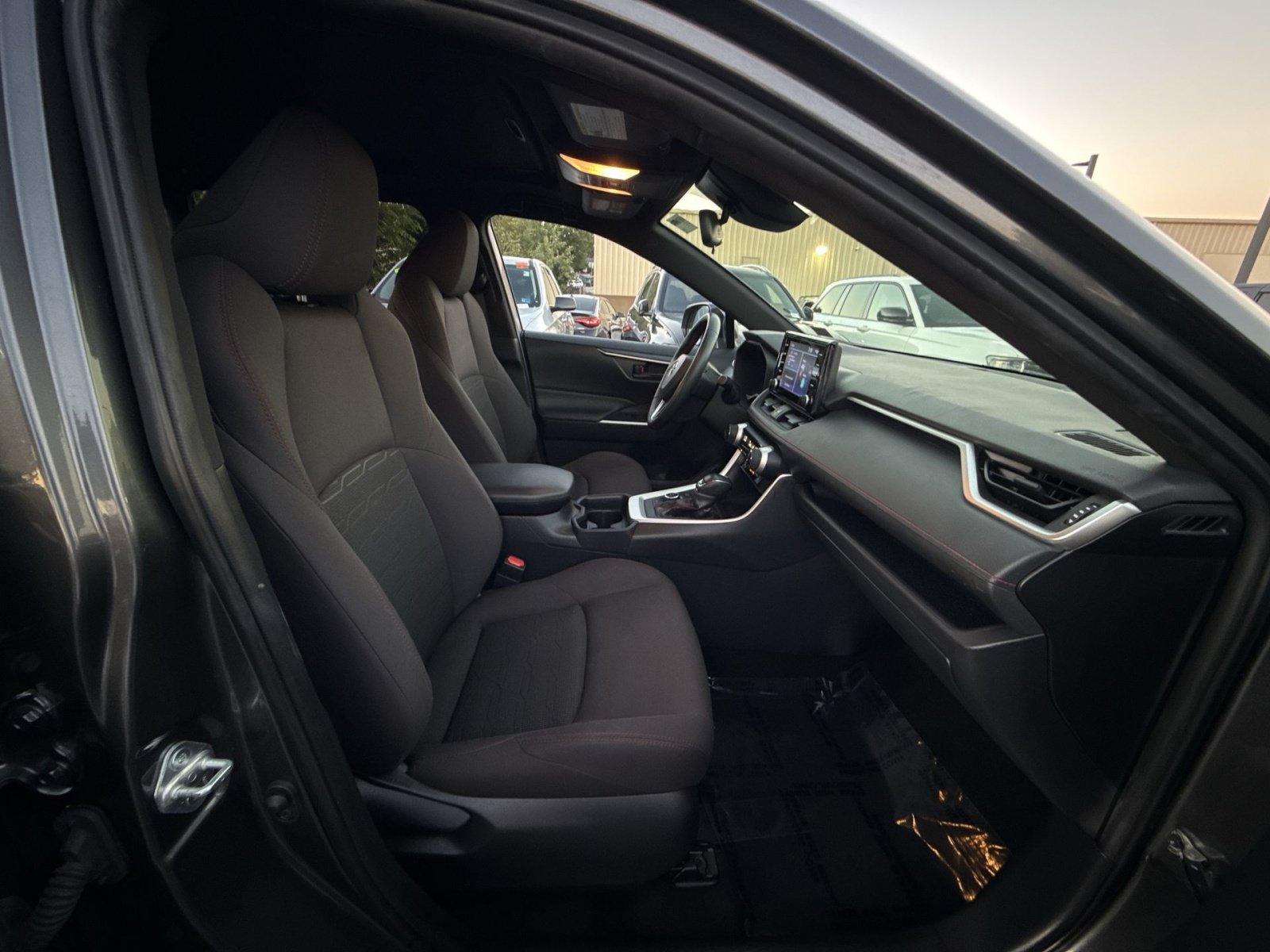 Used 2021 Toyota RAV4 SE w/ Weather & Moonroof Package AWD/4WD image 21