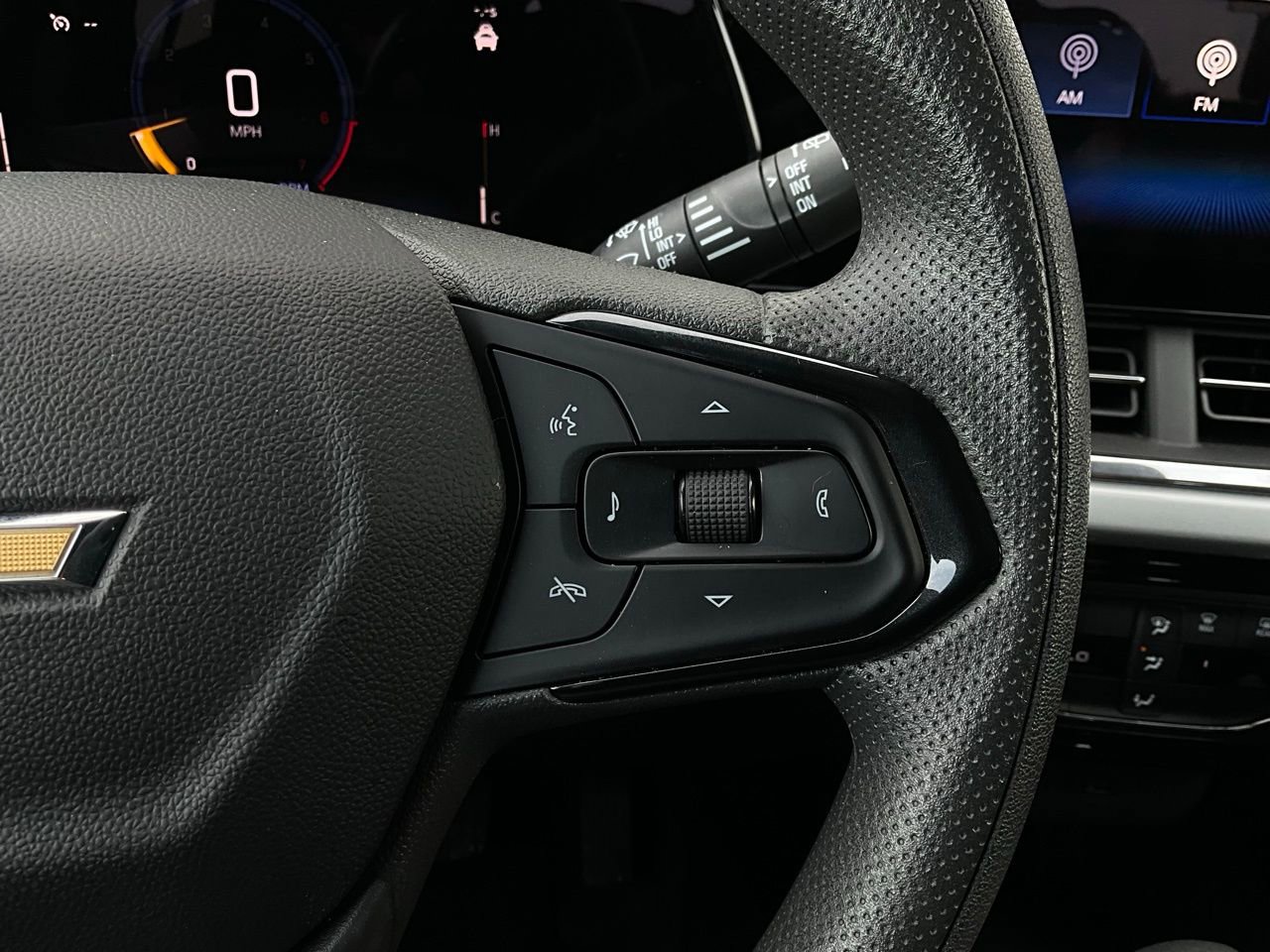 Used 2025 Chevrolet Trax LT image 33