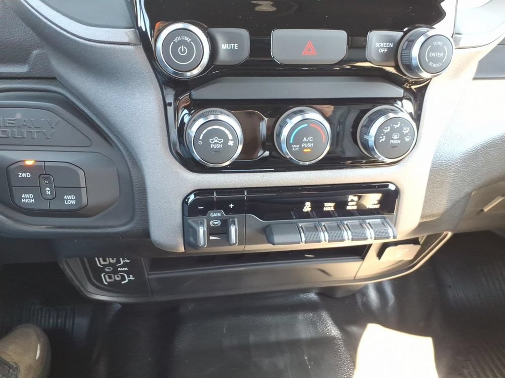 New 2026 RAM 2500 Tradesman w/ Chrome Appearance Group AWD/4WD image 14