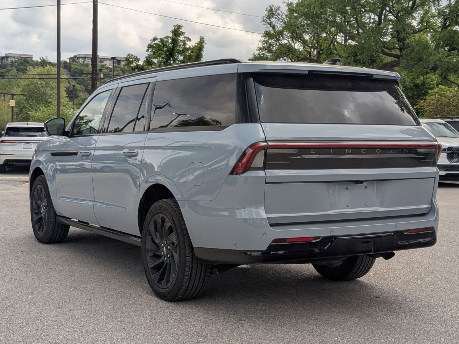 Used 2025 Lincoln Navigator L Reserve w/ Jet Appearance Package AWD/4WD image 5