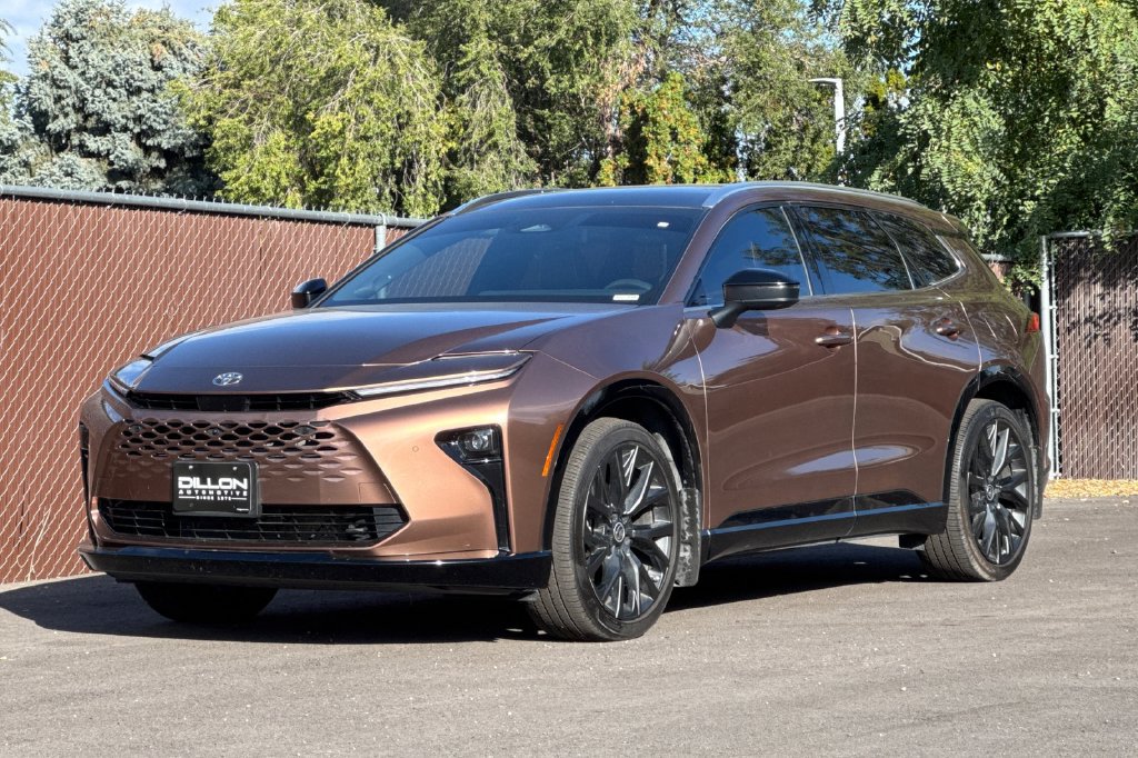 Used 2025 Toyota Crown Signia w/ Advanced Technology Package AWD/4WD image 4