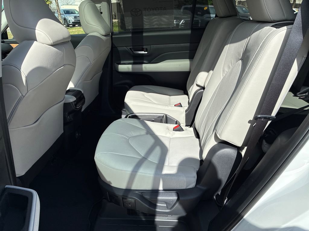 New 2026 Toyota Grand Highlander Limited image 16