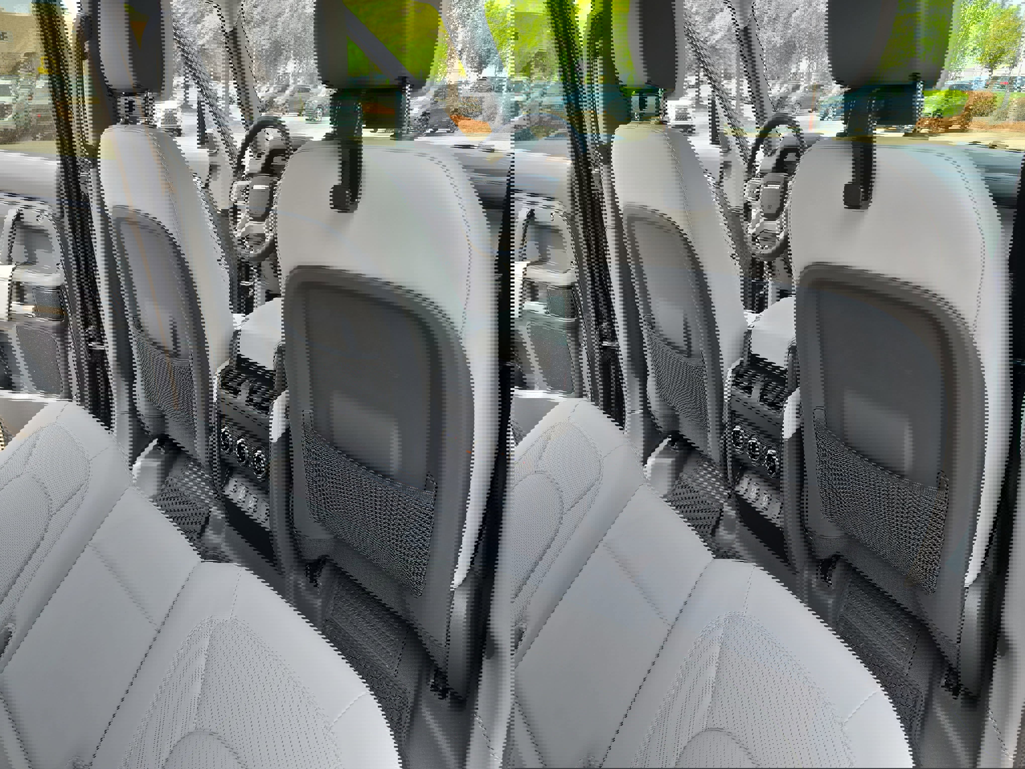 Used 2026 Land Rover Defender 110 X-Dynamic SE AWD/4WD image 11