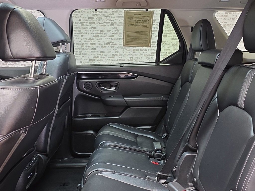 Used 2023 Honda Pilot Touring image 16