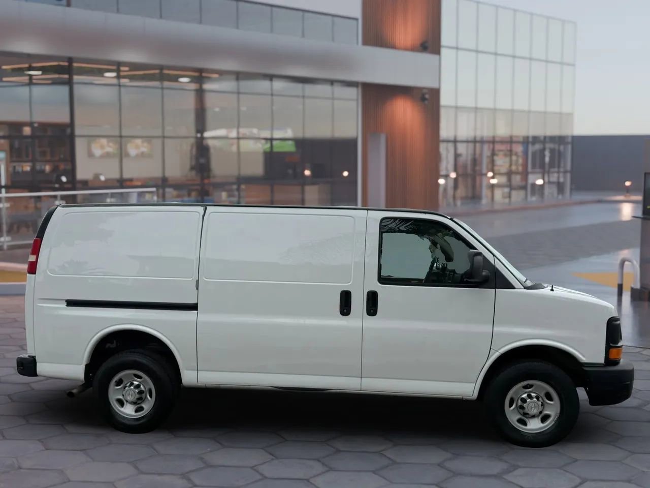 Used 2015 Chevrolet Express 2500 RWD image 7