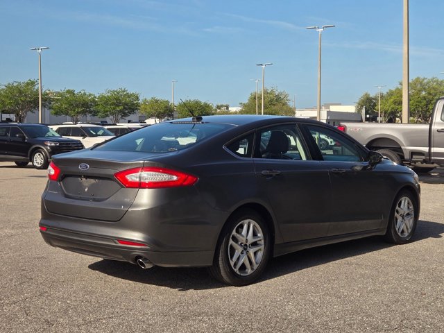 Used 2015 Ford Fusion SE image 5