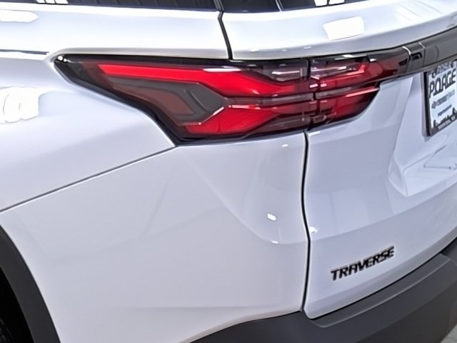 Used 2023 Chevrolet Traverse LT w/ Midnight/Sport Edition FWD image 10