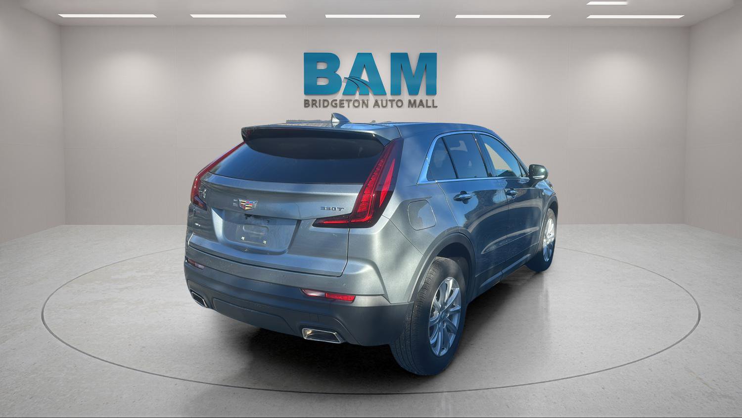 Used 2023 Cadillac XT4 Luxury w/ Cold Weather Package image 7