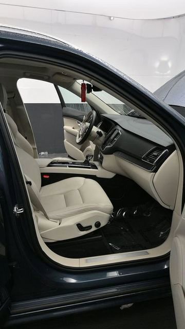 Used 2020 Volvo XC90 T6 Momentum w/ Protection Package Premier AWD/4WD image 10