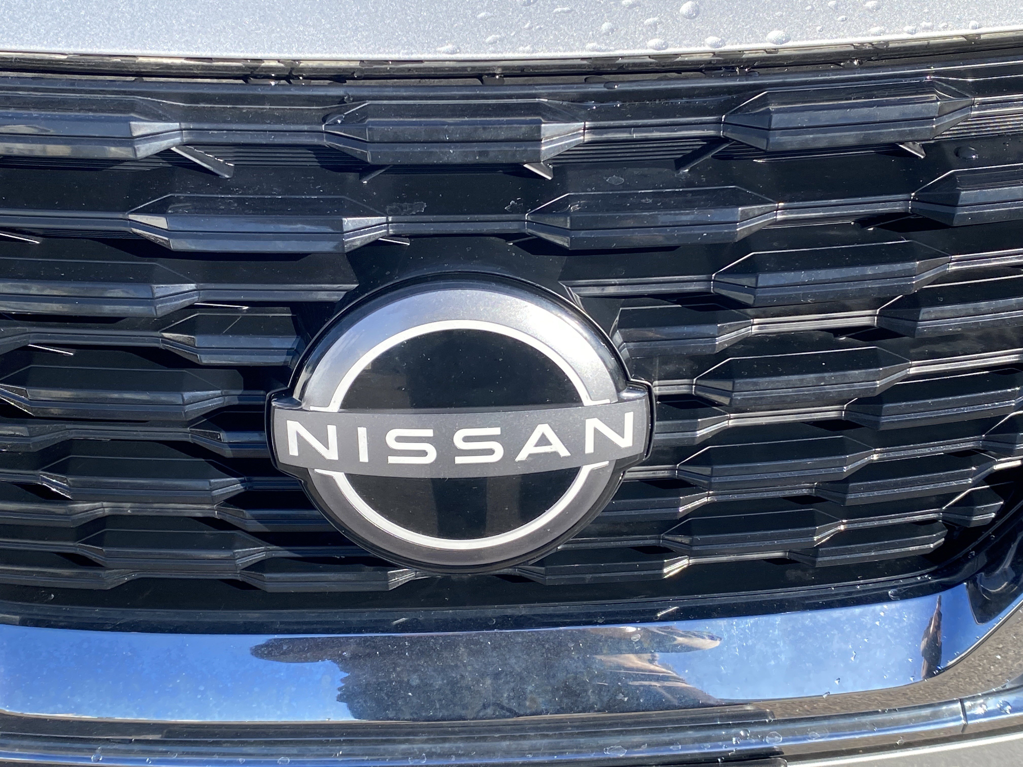 Used 2023 Nissan Rogue SV image 25