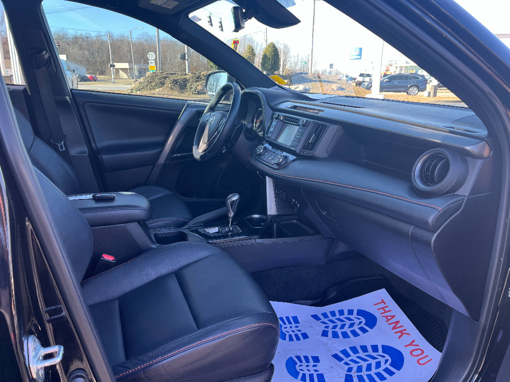 Used 2018 Toyota RAV4 SE w/ Power Extra Value Package image 13